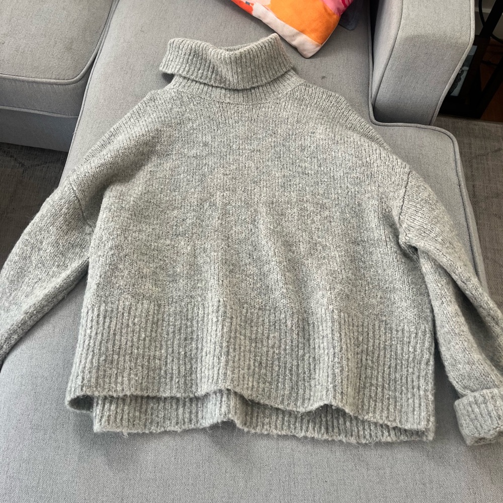 Medium, Gray turtleneck sweater